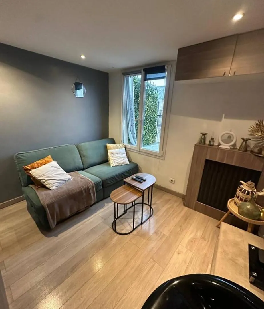 Cosy Studio Paris 8 Avec Terrasse France