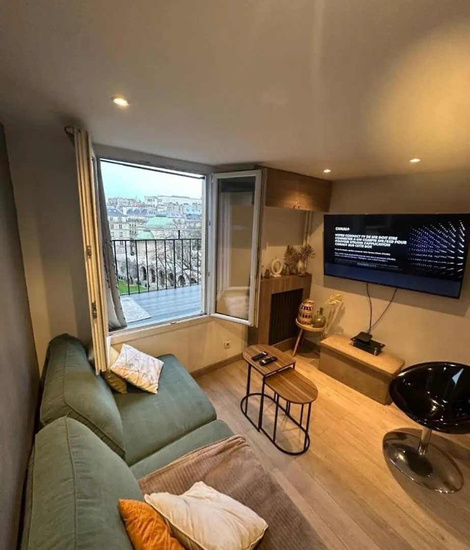 Cosy Studio Paris 8 Avec Terrasse