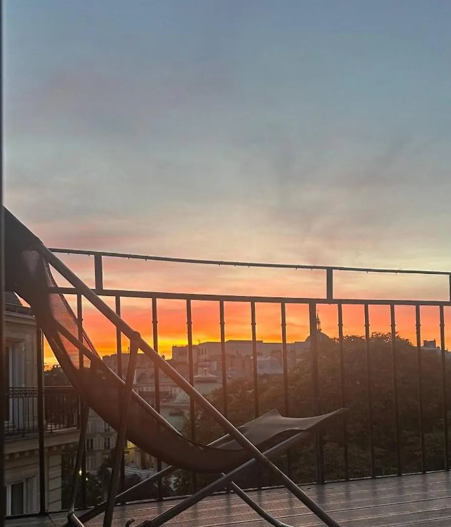 Cosy Studio Paris 8 Avec Terrasse